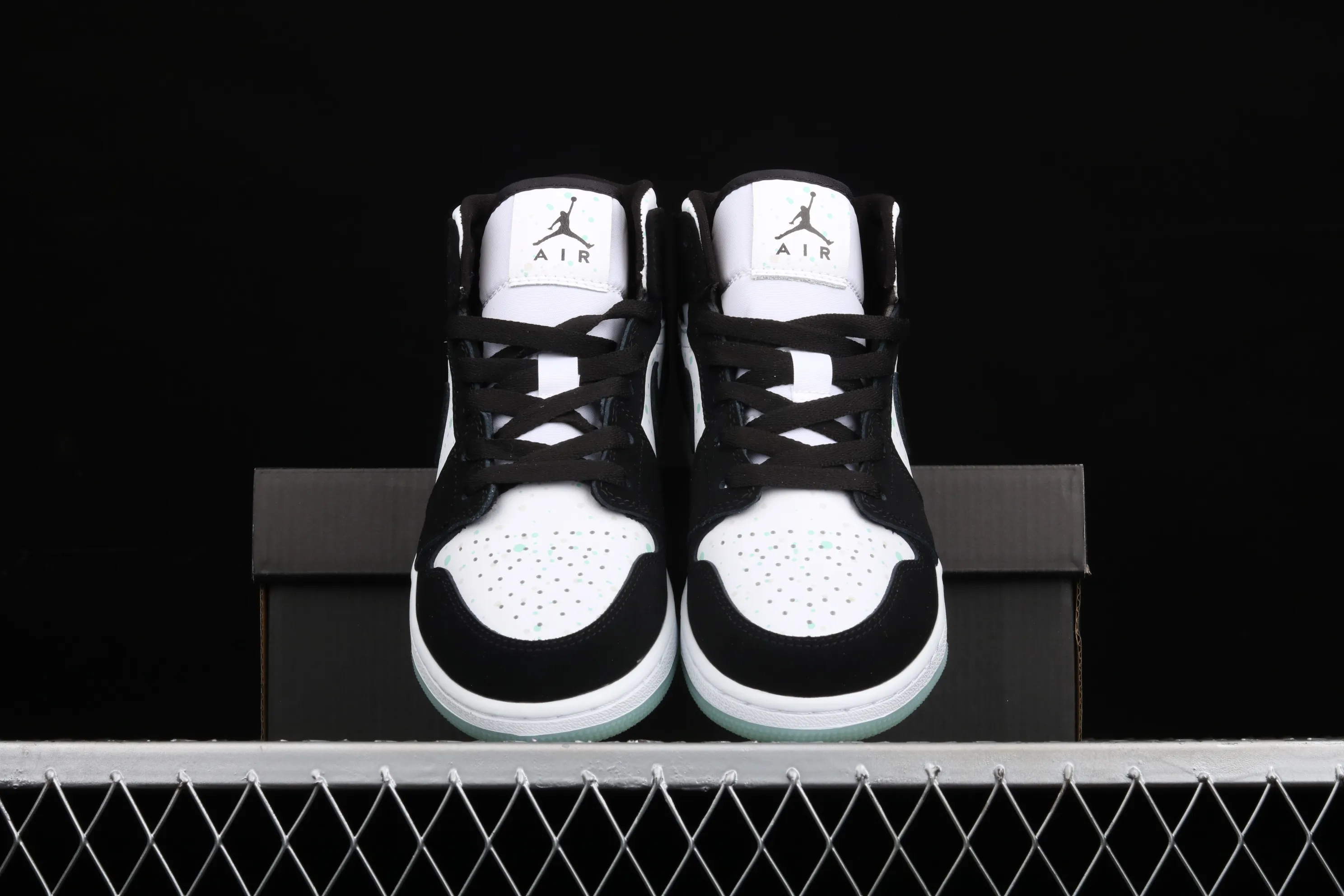All categories Air Jordan Jordan series basketball shoes Air Jordan 1 Mid Air Jordan 1 Mid AJ1 Joe 1 black and white color luminous starry mid-top BQ6931-103